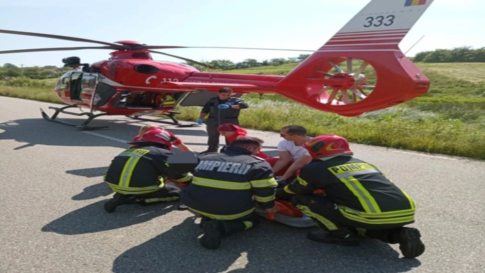 Grav accident rutier în Caraș-Severin: 5 răniți, două victime încarcerate - Intervine elicopterul SMURD