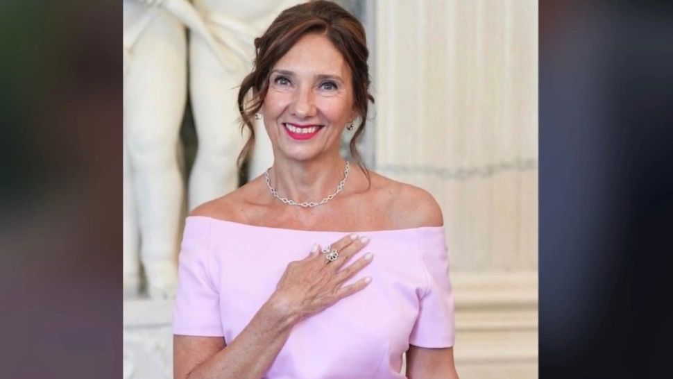 Carmen Iohannis și-a schimbat stilistul - Ce rochie a purtat prima doamnă a României în Germania