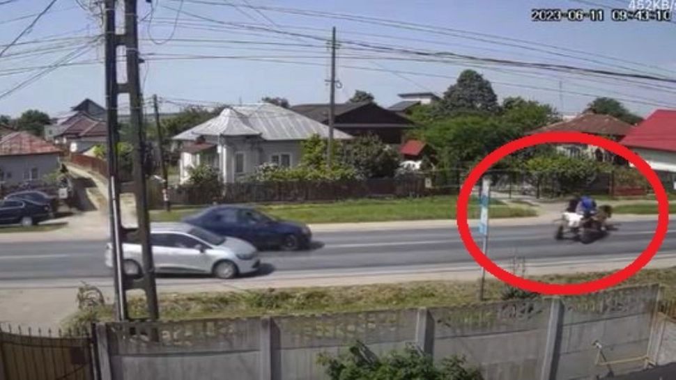 Accident teribil - Căruță spulberată pe o stradă din Argeș - Imagini care vă pot afecta emoțional