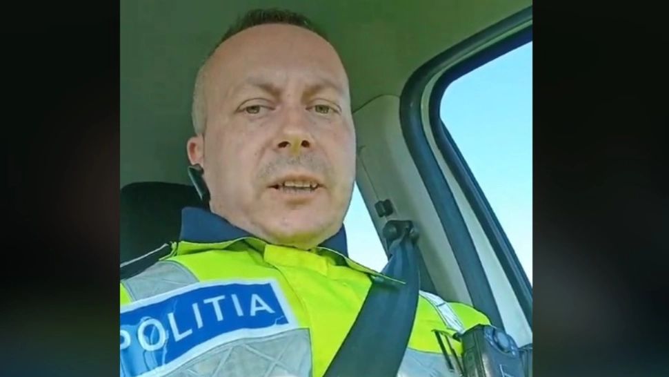 PROTEST: Cel mai cunoscut polițist de pe TikTok își îndeamnă colegii să nu mai dea amenzi șoferilor