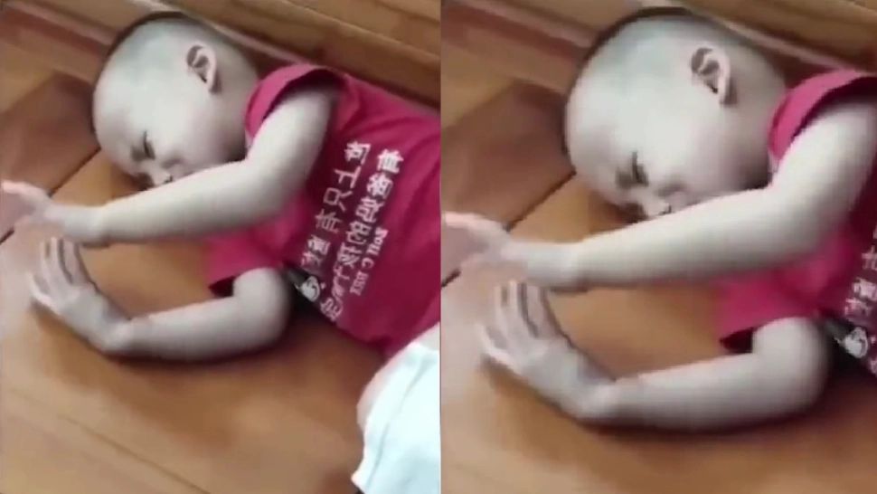 Copil de câțiva ani, în SEVRAJ din cauza telefonului mobil. Imagini șocante - VIDEO