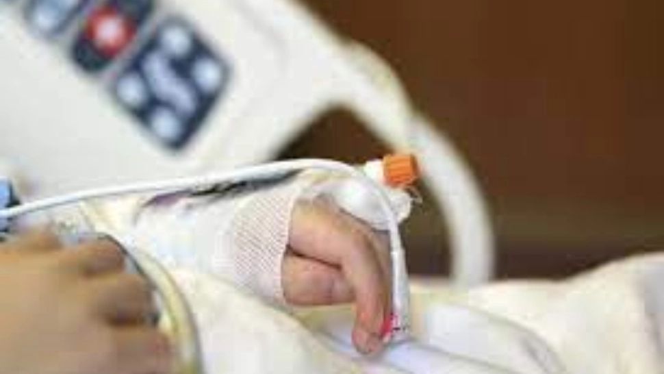 Restaurant din Bistrița, sursa toxiinfecțiilor în urma cărora 25 de persoane au ajuns la spital. Mâncarea, servită la o înmormântarea şi un botez 