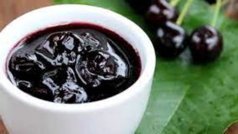 Cea mai gustoasă dulceața de cireșe amare. Care este secretul închegării fără conservanți