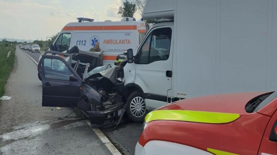 Bărbat în stare gravă, preluat de elicopterul SMURD, în urma unui grav accident rutier în judeţul Cluj - FOTO