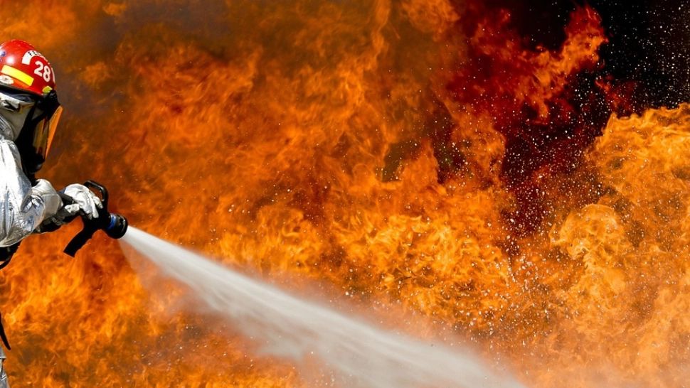 Incendiu la un depozit de petrol din Rusia! Noi conflicte, mercenarii Wagner își croiesc drumul spre Kremlin printre gloanțele armatei ruse