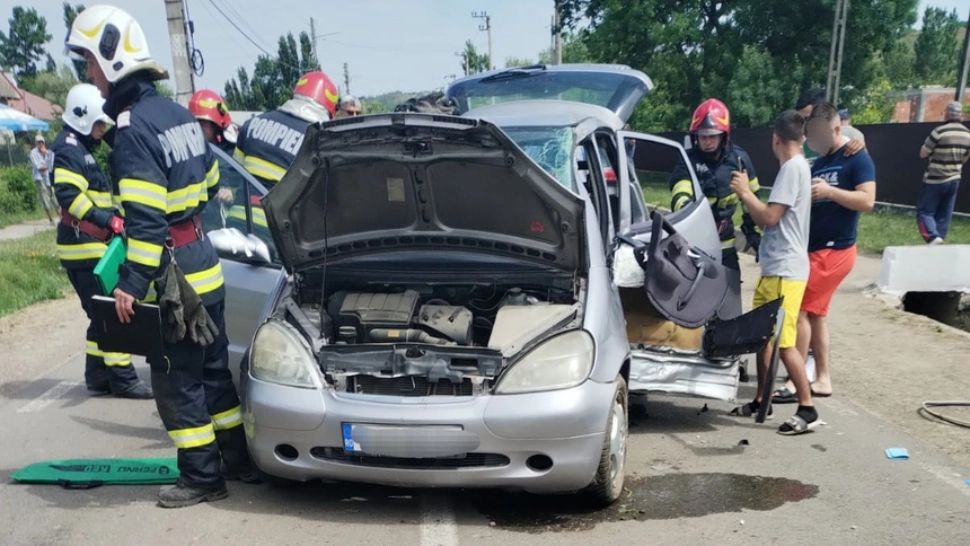 Accident grav - O femei de 42 de ani a murit, fiica sa de 14 ani este grav rănită