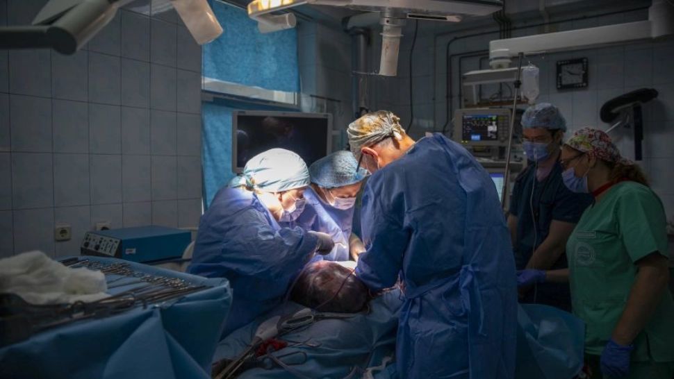 Tumoare de şase kilograme, extirpată cu succes în România