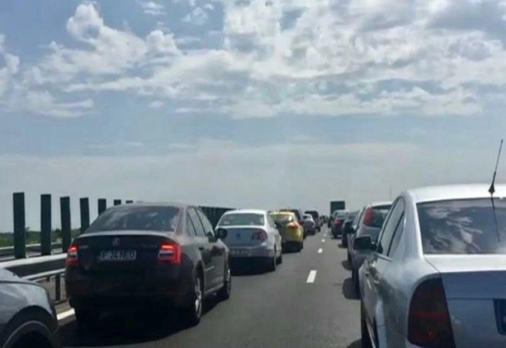 Bară la bară pe Autostrada Soarelui. Ce rute alternative pot alege șoferii ca să scape de aglomerație