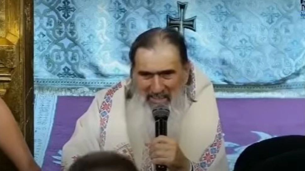 Arhiepiscopul Tomisului, întrerupt în timpul slujbei - Ce i-a strigat un bărbat din mulțime