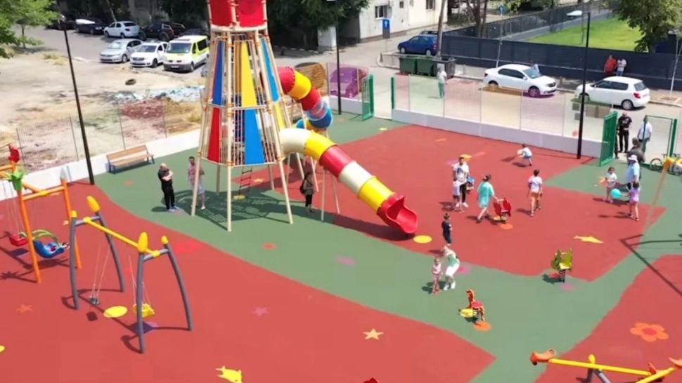 Noul loc de joacă din strada Perșani, sectorul 4, a devenit funcțional - FOTO