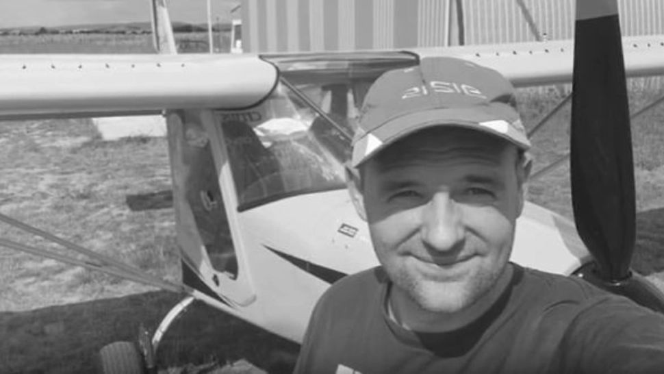 S-a aflat cine era pilotul care a murit după ce s-a prăbușit cu planorul duminică seara, la Bihor - Era extrem de experimentat și făcea acrobații periculoase