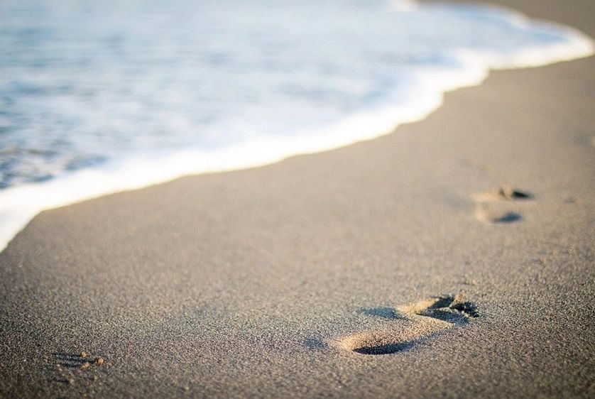 "Mișcarea prosoapelor" din Grecia: 3 Trei manageri de companii turistice, arestați pentru ocuparea ilegală a plajelor - VIDEO