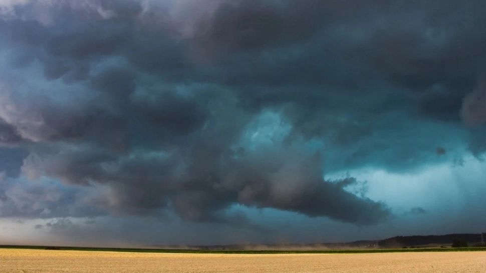 Cod ROȘU de furtuni violente. România, lovită de fenomene meteo extreme imediate - Harta zonelor vizate