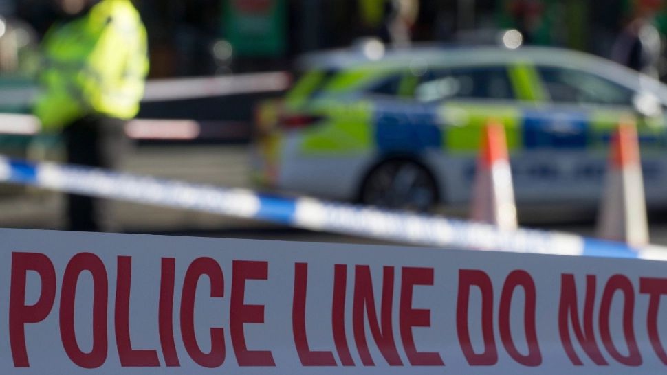  Trei bărbaţi au fost înjunghiaţi în centrul oraşului Halifax, în Marea Britanie - Unul dintre ei a murit 