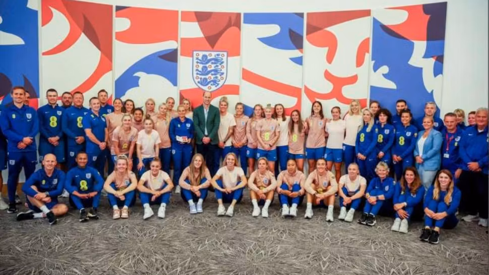 Prințul William a făcut o vizită surpriză selecţionatei Angliei înaintea Cupei Mondiale