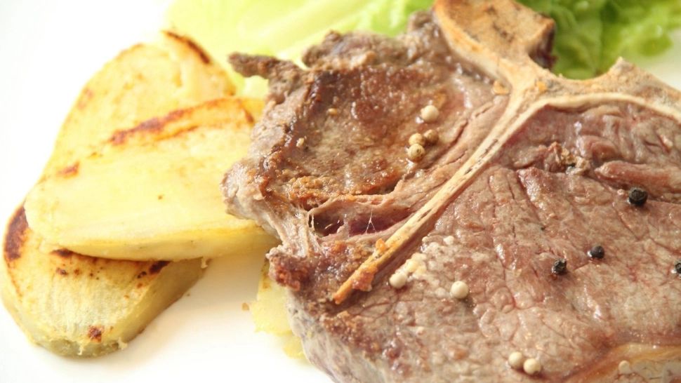 Friptura de porc cu cartofi: cum să o pregătești acasă, iar gustul să fie ca la restaurant - Secretul care face diferența