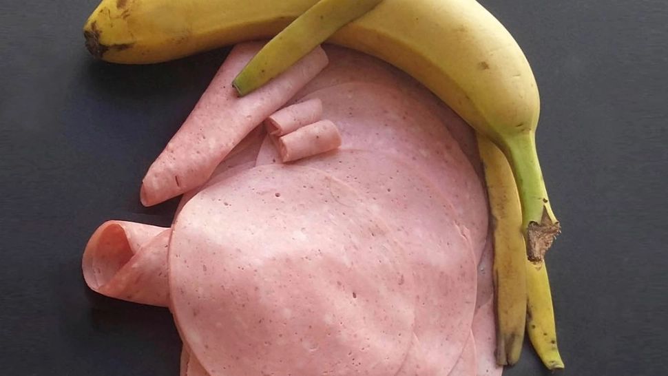 Alimentele românilor săraci au devenit un lux. Pâinea, cartofii și parizerul, campioanele scumpirilor