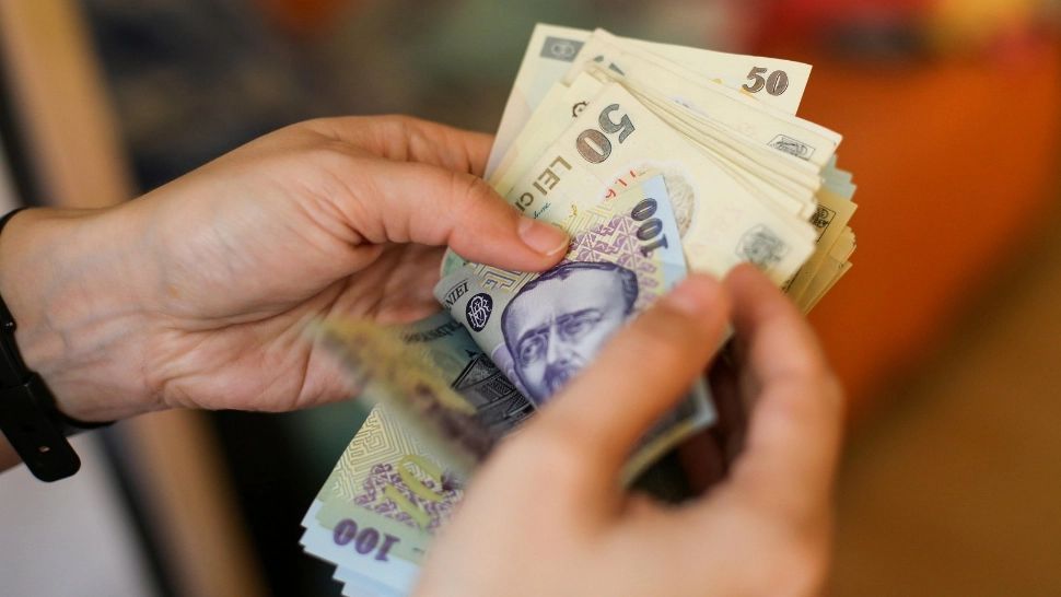 Tinerii pensionari speciali de la guvern, cu venituri impresionante. Unii reușesc să cumuleze pensiile speciale cu un salariu de 10.000 de lei lunar 