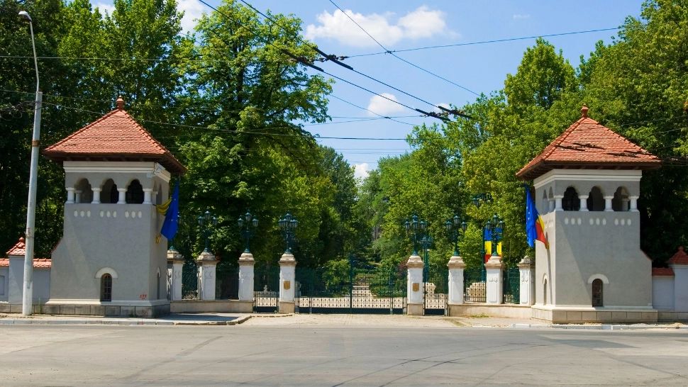 Palatul Cotroceni se transformă în fortăreață. Cât costă porțile anti-atentat, menite să îl păzească pe Iohannis