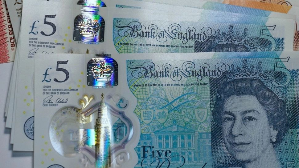 Englezii au ajuns datori vânduți. Datoria publică  a depășit 100% din produsul intern brut