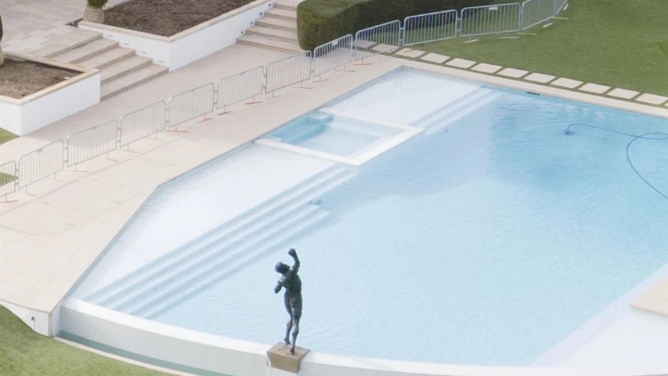 Statuia lui Sylvester Stallone, mărul discordiei la vânzarea conacului. Care a fost înțelegerea cu Adelle 