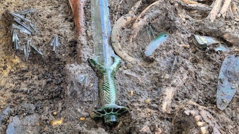 Descoperire epocală. Sabie veche de 3.000 de ani, găsită în stare perfectă! 