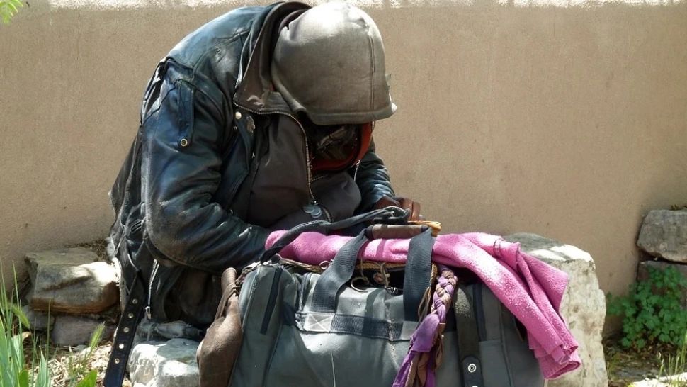 Cerșetorii surdo-muți din gările românești, parte dintr-o grupare de șarlatani bine structurată - anunțul DIICOT