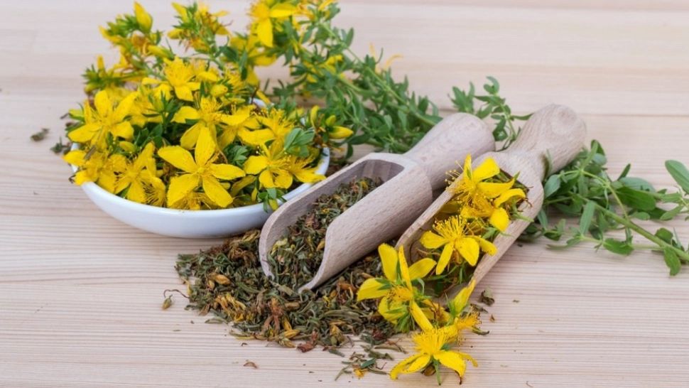 Ce se întâmplă în corpul tău dacă bei o cană de ceai de sunătoare pe zi