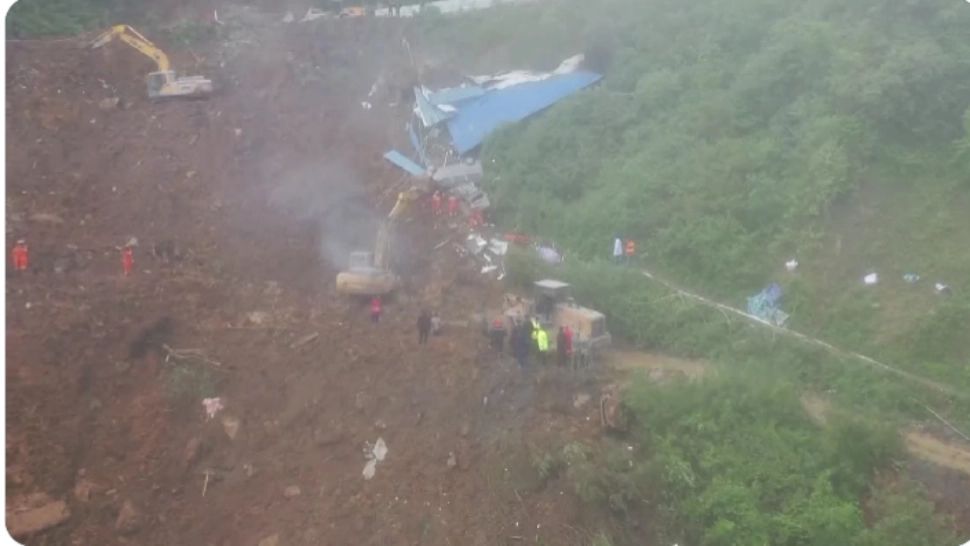 Tragedie în China, după o alunecare de teren. 19 oameni au murit