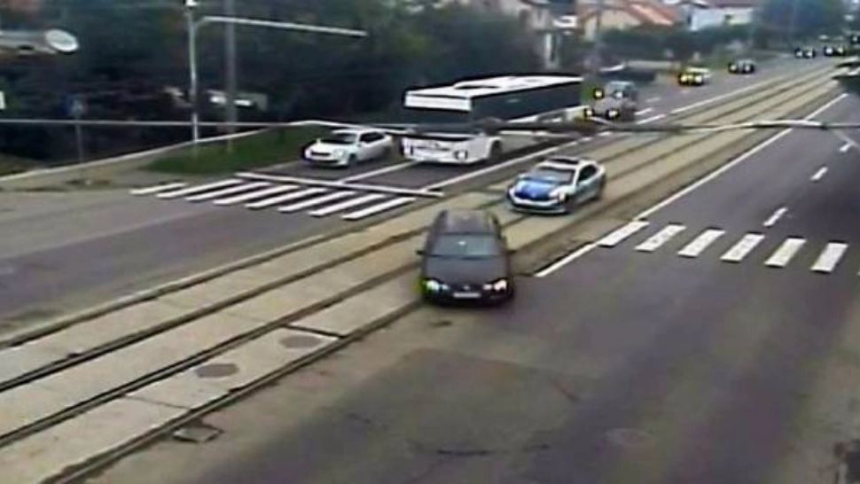 Urmărire ca în filme, în plin centrul orașului Timișoara. Șoferul de 24 de ani a fost oprit cu focuri de armă VIDEO