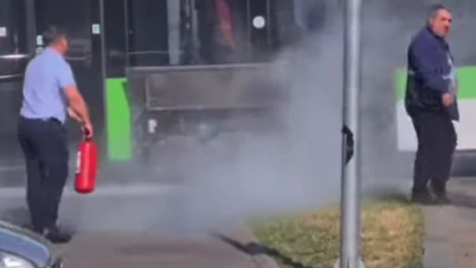 Un nou incident cu un tramvai Astra Arad care circulă în București. Garnitura a fost la un pas de a lua foc - VIDEO