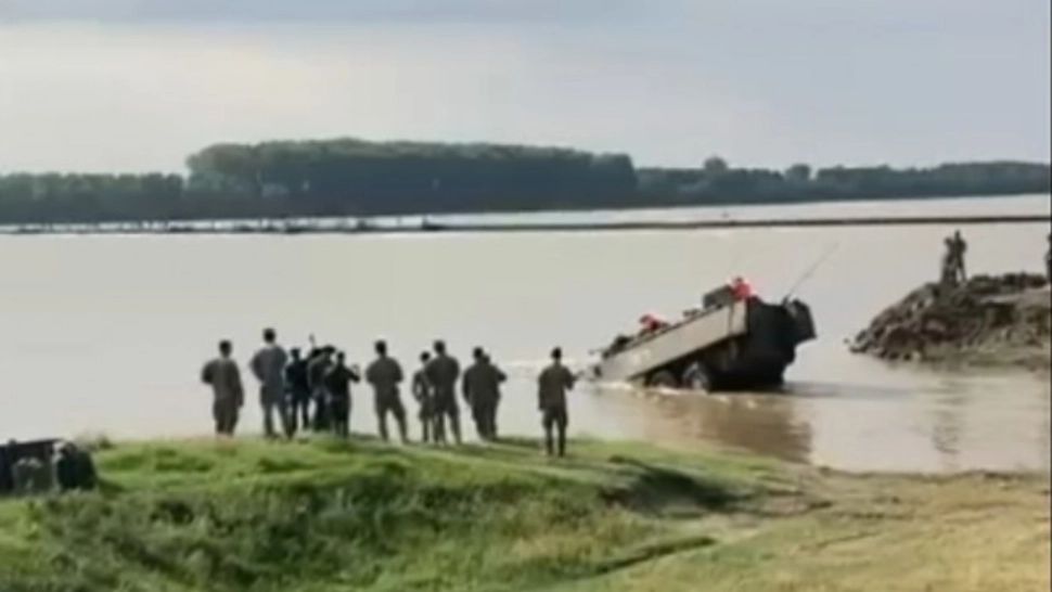 Un transportor blindat românesc de tip Piranha s-a scufundat în Dunăre, la un exerciţiu multinaţional
