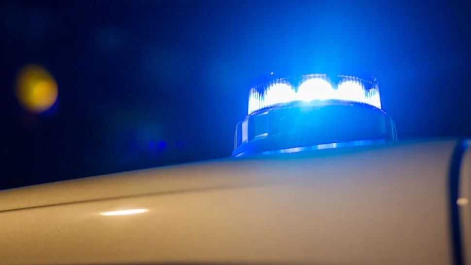 Simbolurile naziste alertează Poliția germană: Drapel cu svastică, arborat în locul steagului-curcubeu al diversității de gen