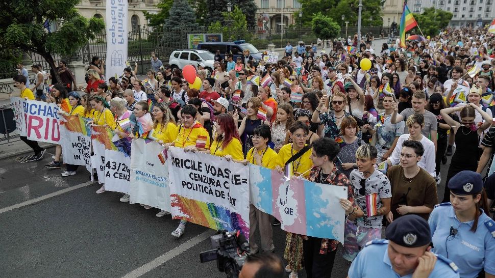 S-a descoperit cine a provocat incidente la parada gay din Capitală - Mesajele neo-marxiștilor infiltrați la marșul minorităților sexuale