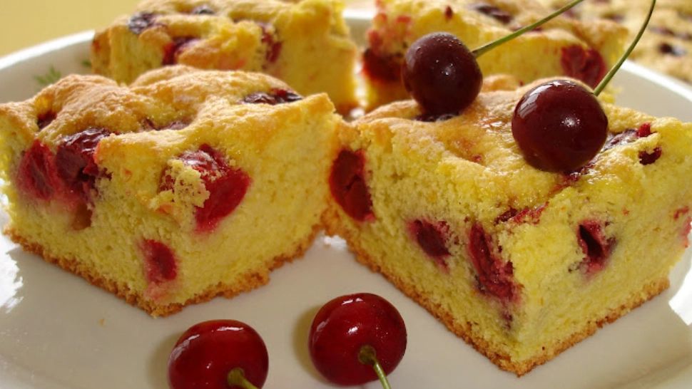 Pandișpan cu vișine - Rețeta rapidă a unei prăjituri savuroase pe timp de vară