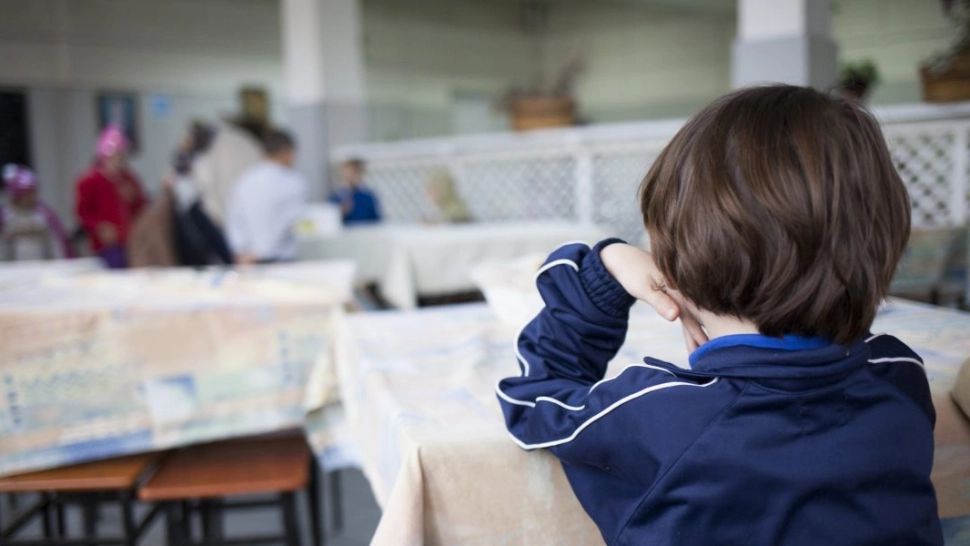 Ororile din internatele de la stat. Trei minori violați de un coleg mai mare, fără ca îngrijitorii să ia vreo măsură