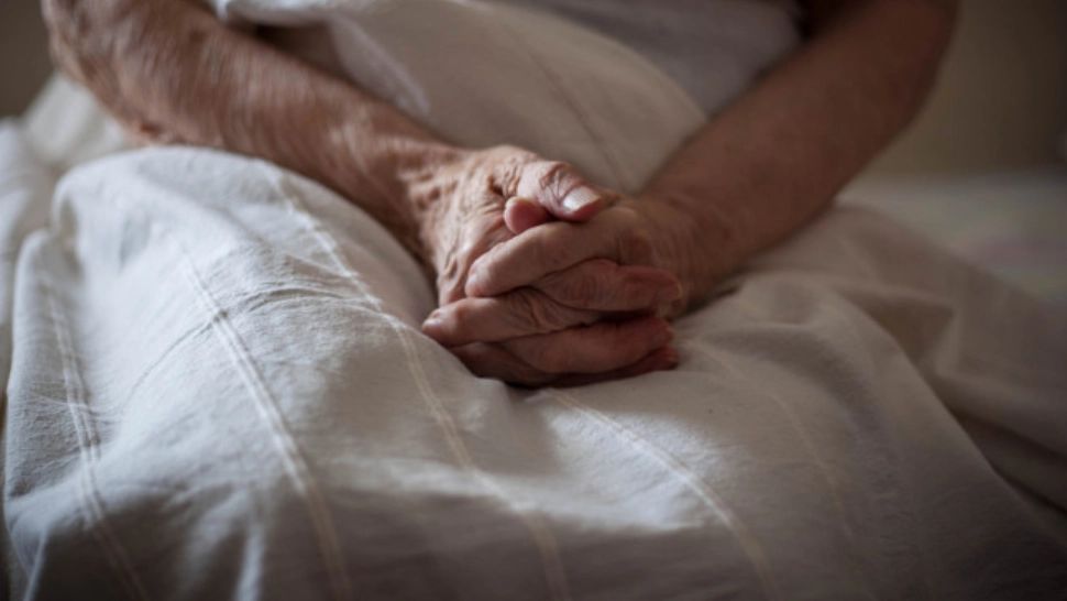 Căminele groazei aruncă România înapoi în timp: Azilele cu bătrânii torturați, comparate cu orfelinatele din 90 în presa internațională