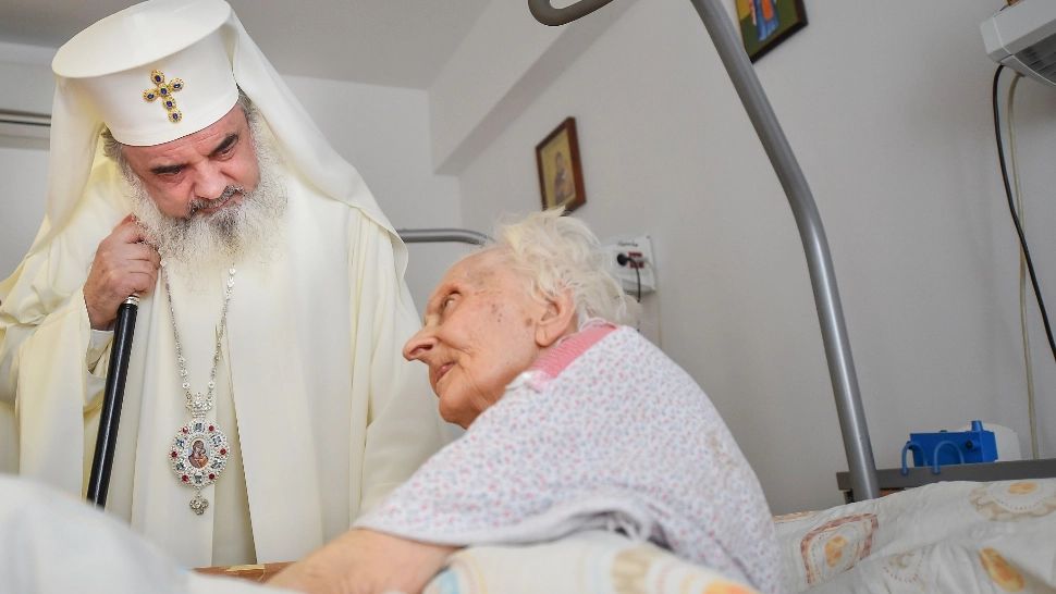 Patriarhia Română, reacție în scandalul „căminelor groazei”: BOR, disponibilă permanent pentru cooperare cu Guvernul pentru a ajuta vârstnicii