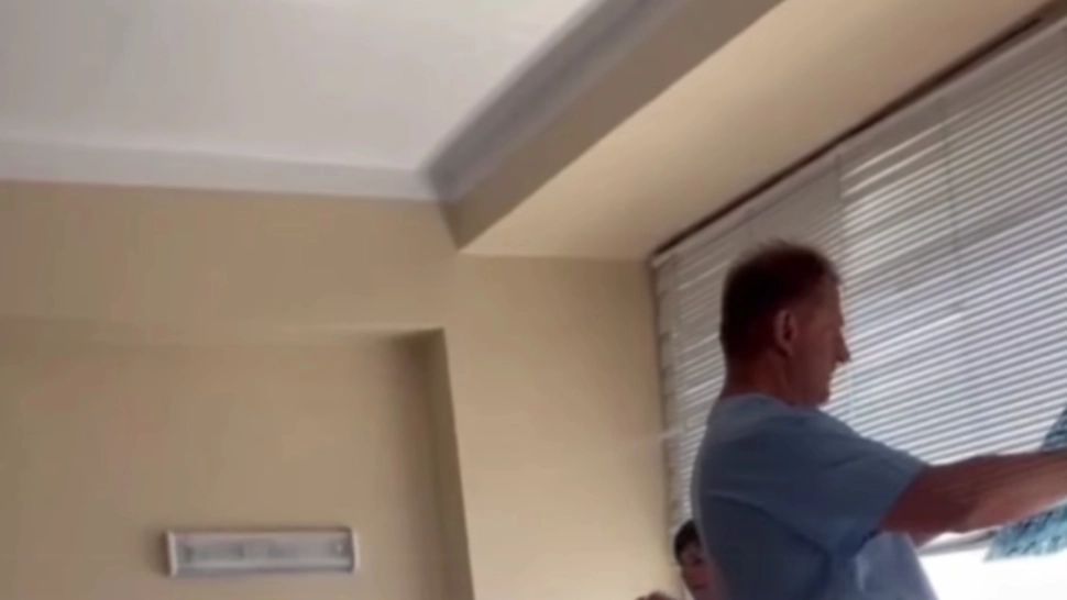 Reacția unui medic, supărat că o pacientă i-a vorbit în limba rusă: "Îmi vine să scot Kalașnikov și să vă împușc" - Imaginile au devenit virale - VIDEO