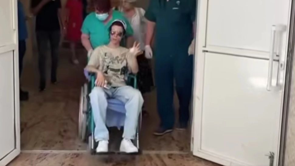 Tragedia din Grădina Botanică din Craiova. Tânărul de 19 ani a fost externat din spital. Prietena lui de 14 ani nu a supraviețuit atacului - VIDEO