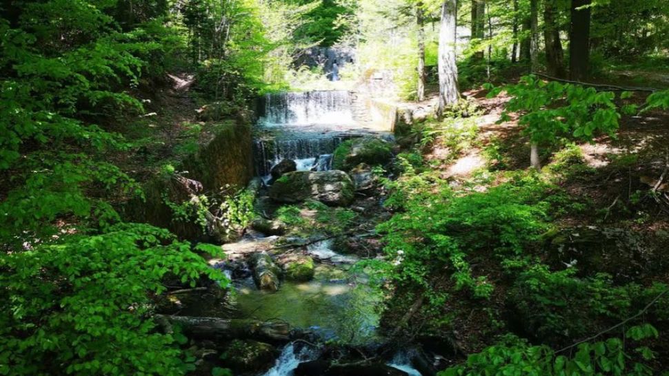 Unde "evadăm" în weekend pentru a scăpa de caniculă? Poteca de munte care te rupe de lume: la capătul ei te întâmpină un peisaj de basm