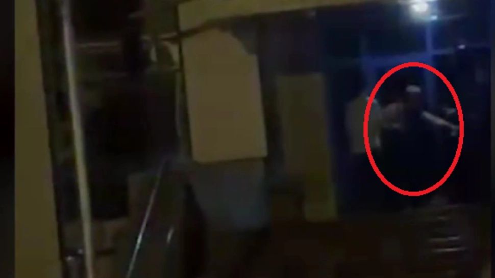 Un bărbat a amenințat că-și dă foc în fața Parchetului de pe lângă Judecătoria Slobozia! Cum s-a sfârșit incidentul