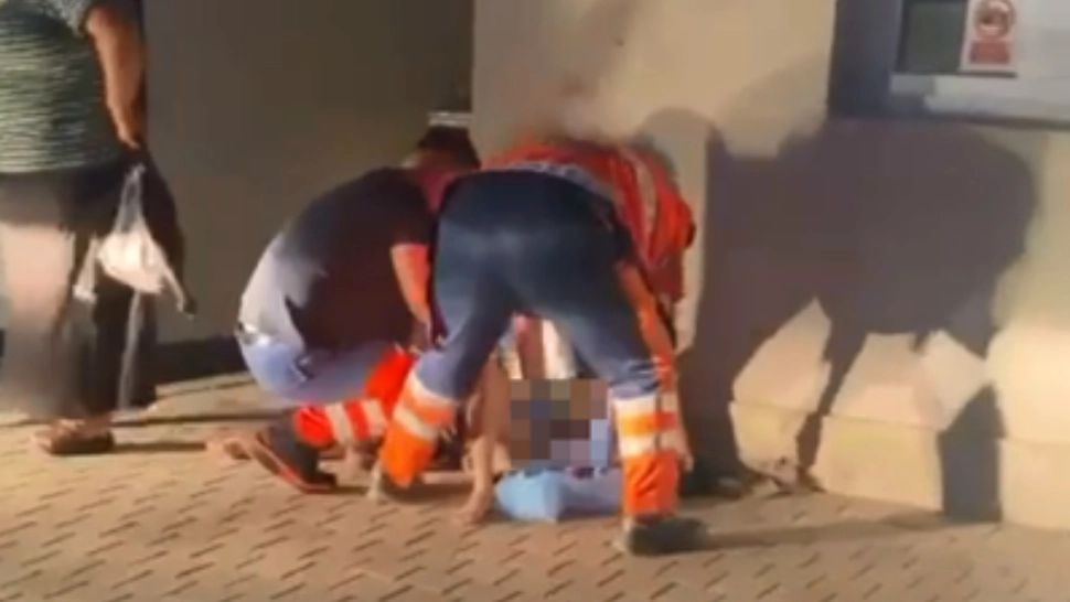 Cazul femeii care a născut pe trotuar - Poliția din Ialomiţa a deschis dosar de cercetare penală pentru abuz în serviciu