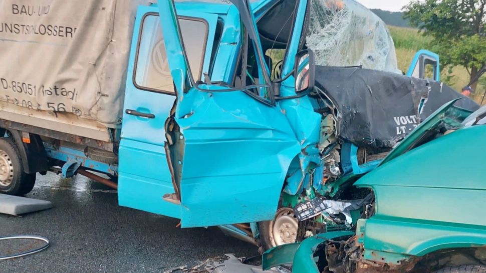 Accident grav, cu 7 victime, în județul Bistrița. Este incredibil cum s-au ciocnit cele 2 vehicule - FOTO