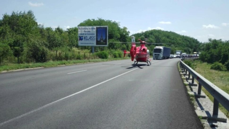Accident grav pe "Dealu Negru", Vâlcea - Elicopterul SMURD, chemat de urgență pentru a prelua o femeie gravidă