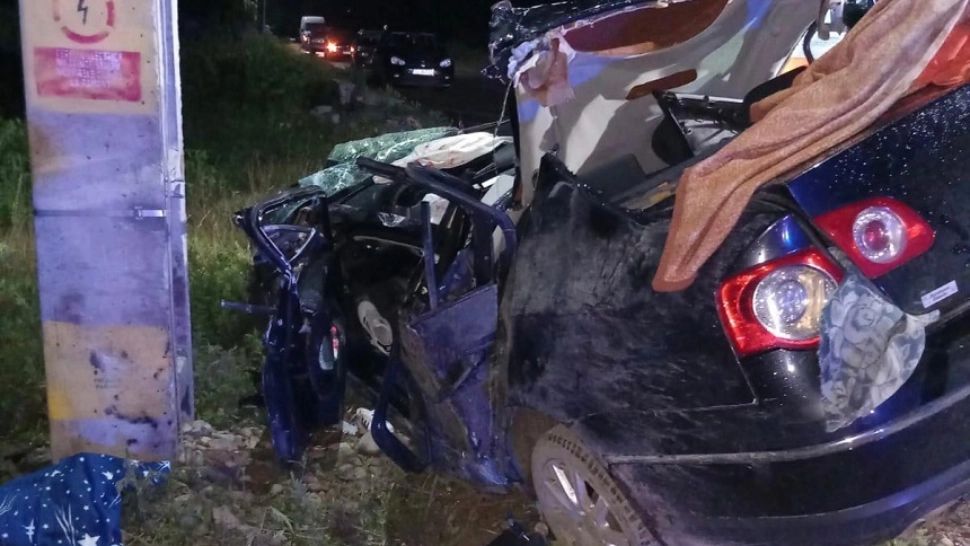 Accident grav, în județul Dolj: 2 morți și 3 răniți, după ce mașina a intrat într-un stâlp
