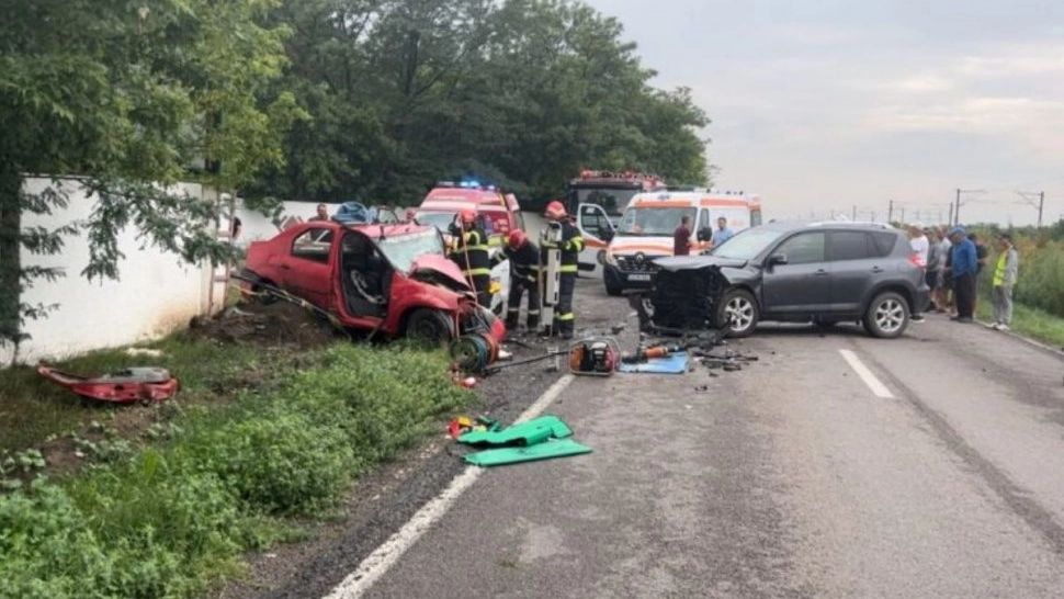 Accident în lanț, pe DN 3A Fetești-Lehliu: două victime și 4 mașini făcute ghem. Traficul este blocat - FOTO