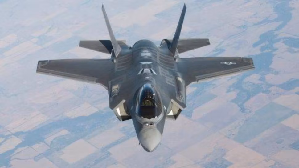 Motivul pentru care mai multe avioane de luptă și elicoptere survolează cerul Bucureștiului