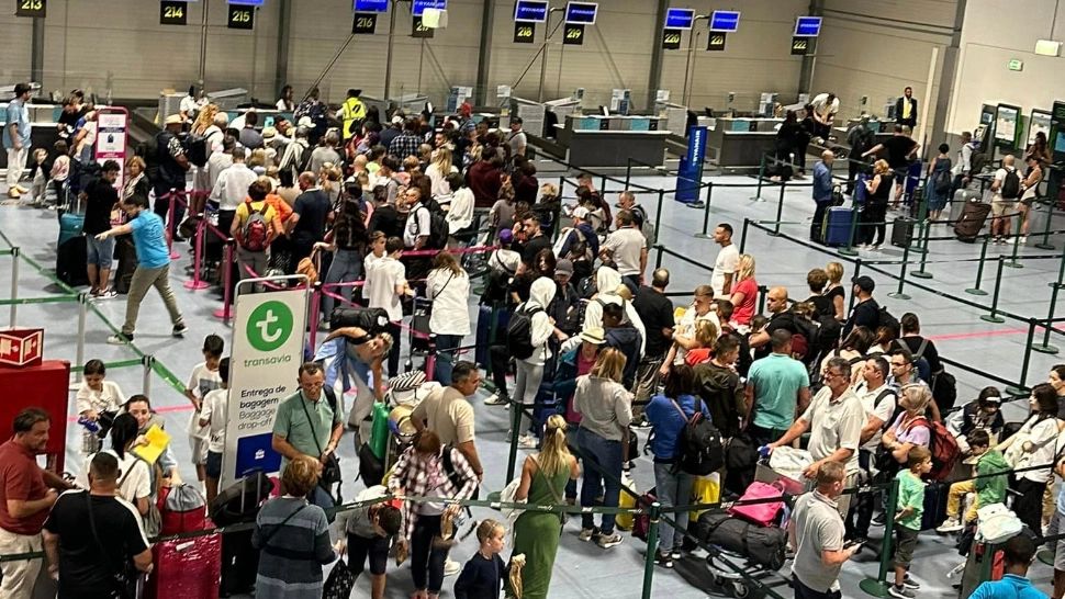 HAOS pe Aeroportul Otopeni, după defecțiunea serviciilor Microsoft. Majoritatea curselor care decolează sunt anunțate ca ÎNTÂRZIATE - vezi TABELA