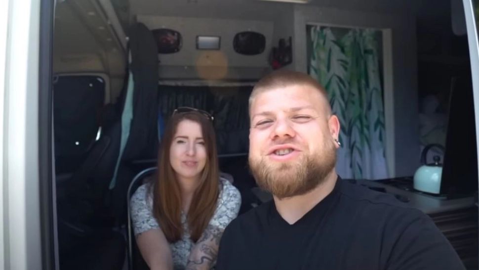 România, tot mai populară în rândul turiștilor străini. Doi britanici, surprinși de ce au găsit la noi VIDEO